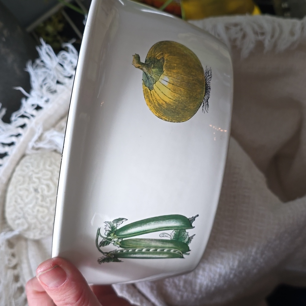 Farmers Market Pat Farrell Large CASSAROLE Dish Bowl Pfaltzgraff VEGETABLES 9.5"